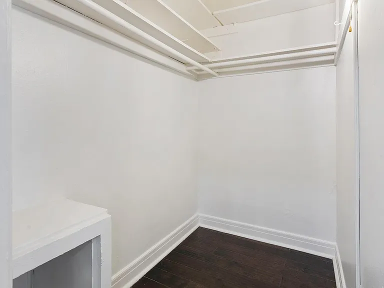 Brookmore - Premium Studio Apartment