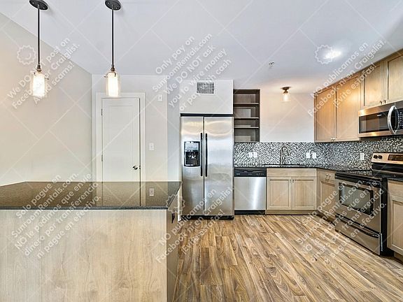 3rd image of 924 E 51st St APT 115