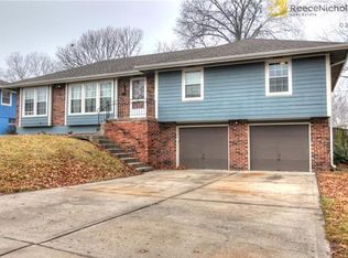 7212 NE Rosewood Dr, Gladstone, MO 64118