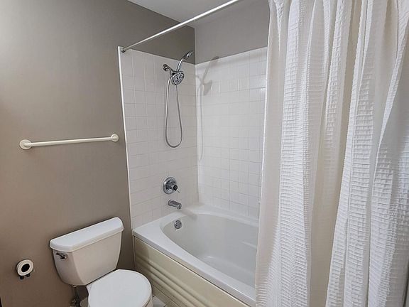 4th image of 1635 W Belmont Ave APT 610