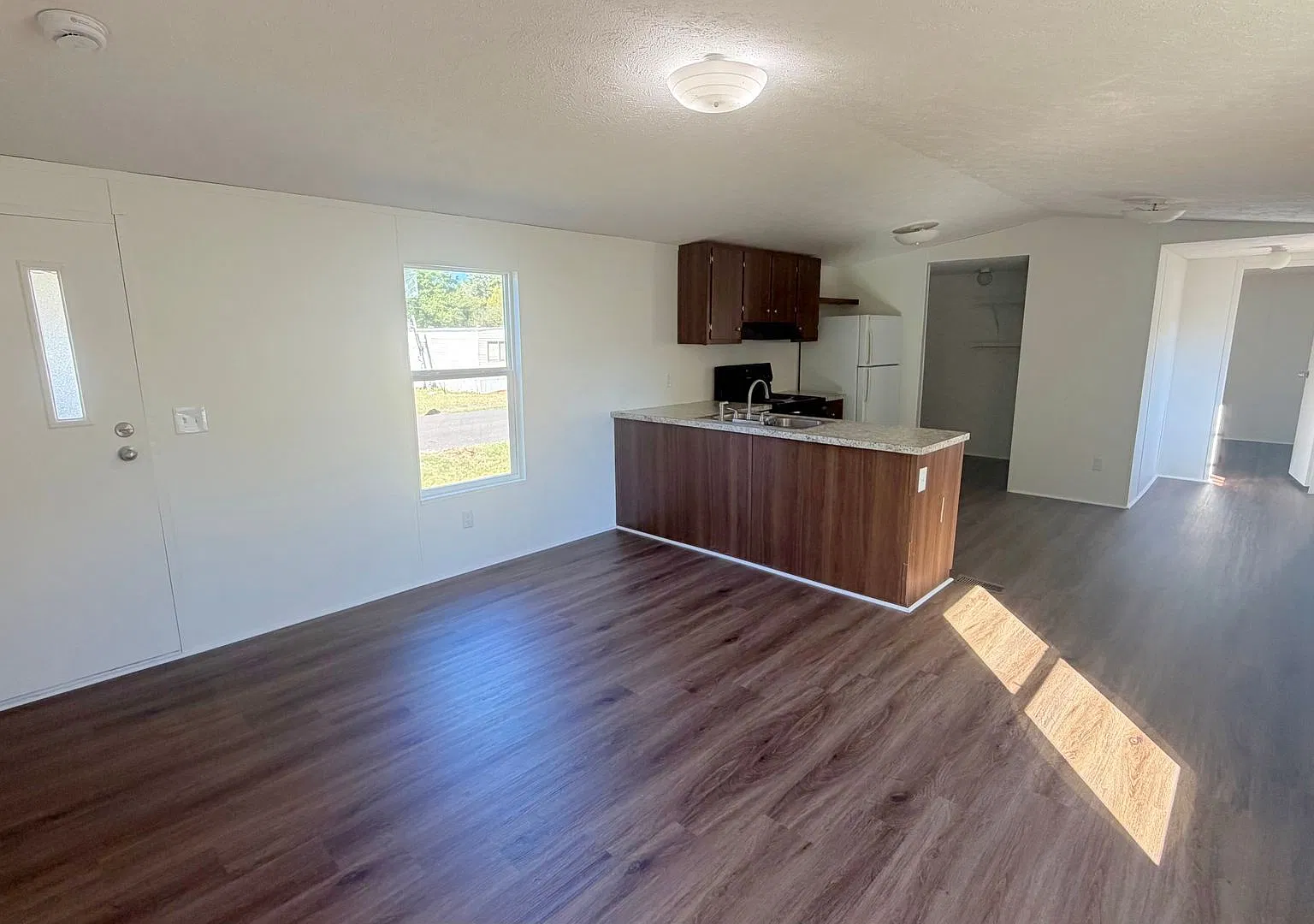 104 Oriole Ave — Photo 2