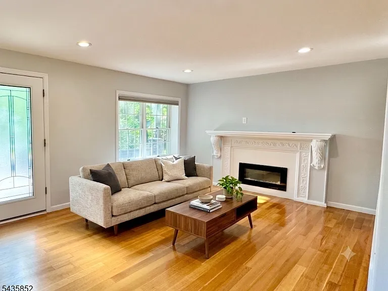 15 Nestro Rd — Photo 3