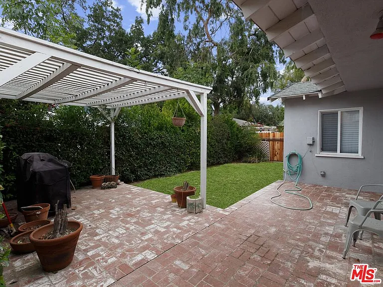 23109 Mariano St — Photo 34