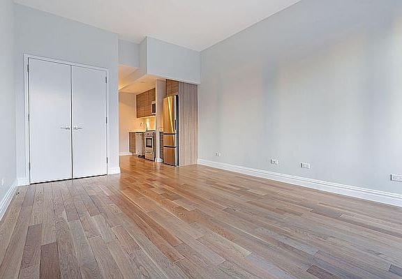 5th image of 235 W 48th St APT 18E