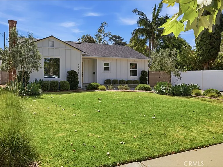 2311 Valencia St — Photo 3