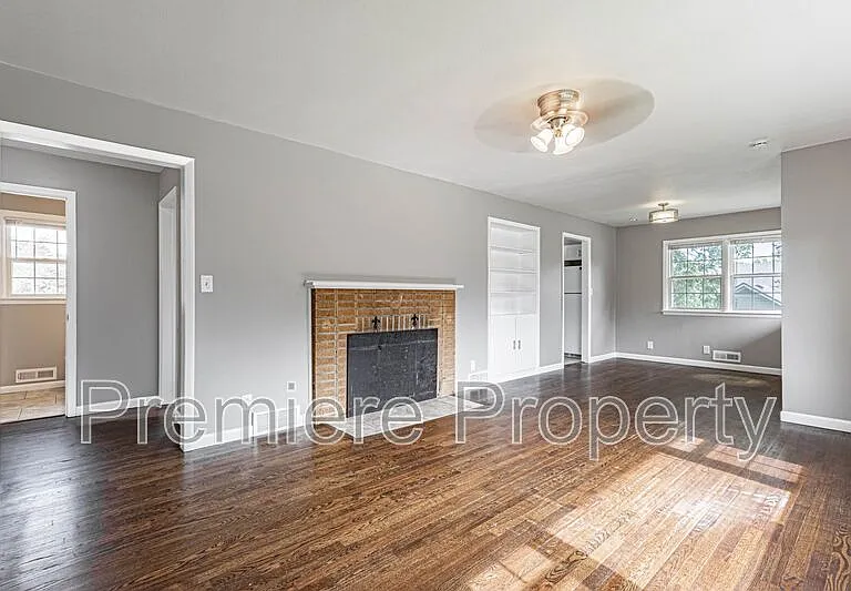 3320 S Sterling Ave — Photo 4