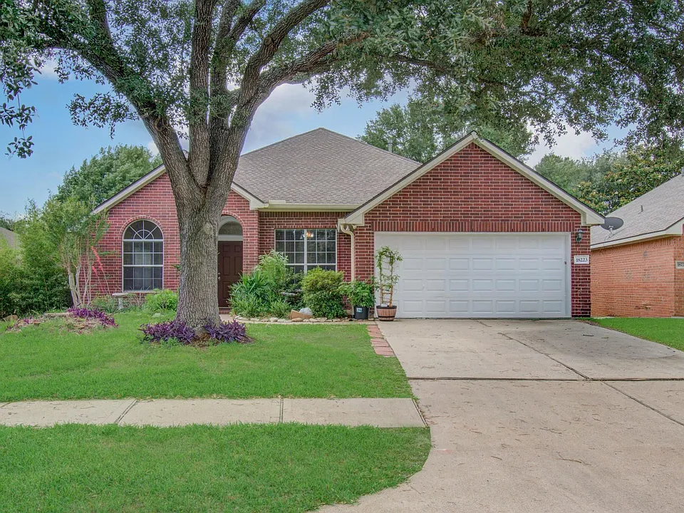 18223 Heathridge Ln