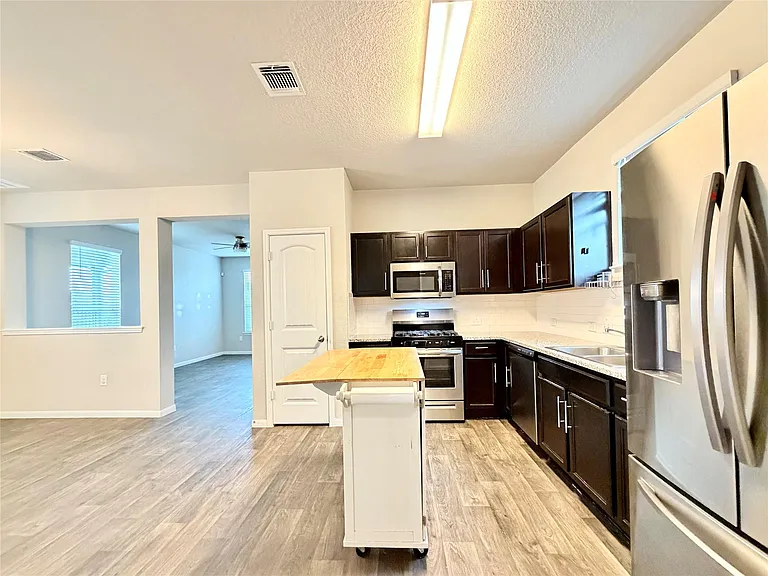 10502 Fulton Ave — Photo 11