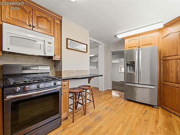 4th image of 2950 E Main St