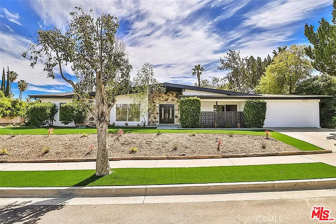 4 bed, 3.0 bath, 2216 sqft, $7,200 — Photo 1