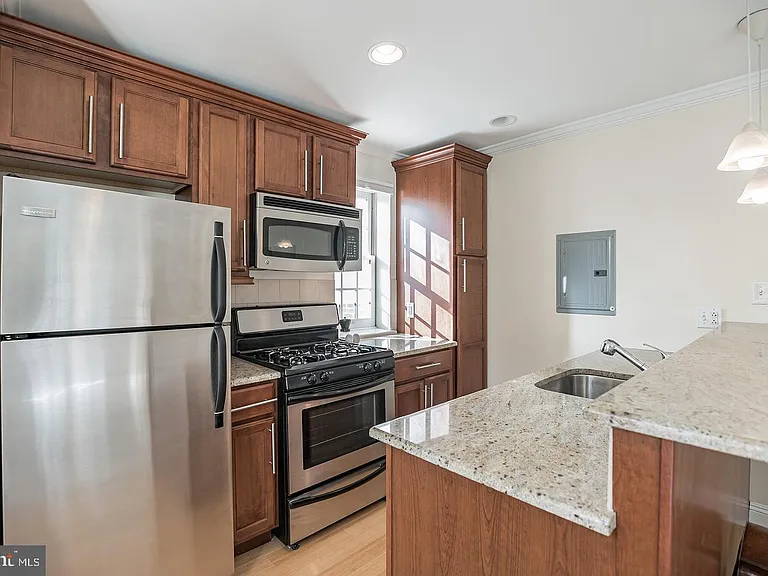 1716 Pine St #5/3R — Photo 6