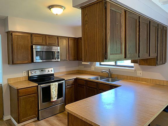 3rd image of 2918 Walmsley Circle Dr