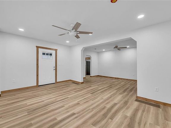 4th image of 1122 2nd Ave
