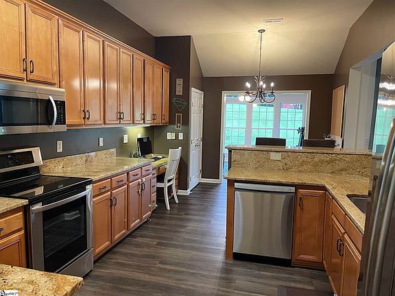 5th image of 117 Hornbuckle Dr