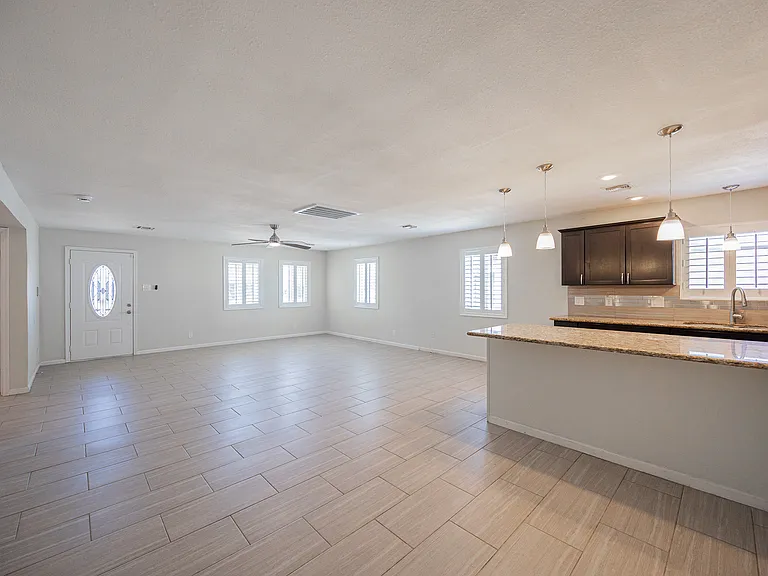 1332 E Whitton Ave — Photo 7