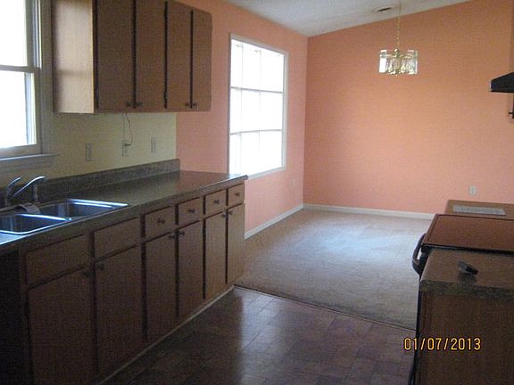 4th image of 667 Tanglewood Dr
