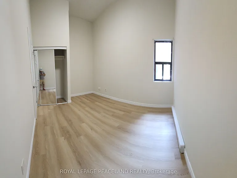 556 Spadina Cres #4 — Photo 2