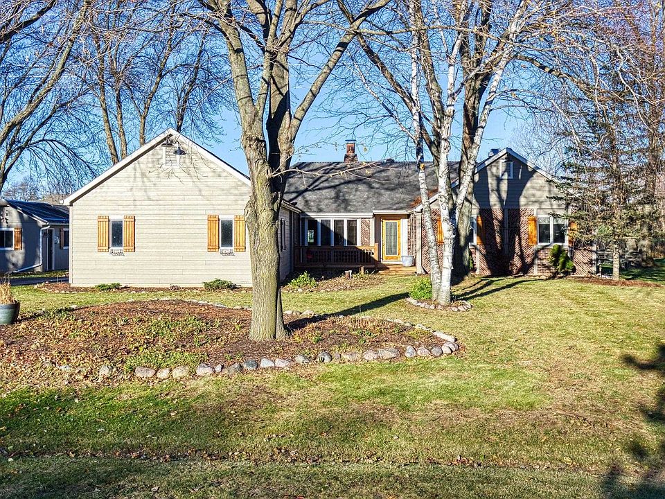 1st image of 136 Woodside Ct