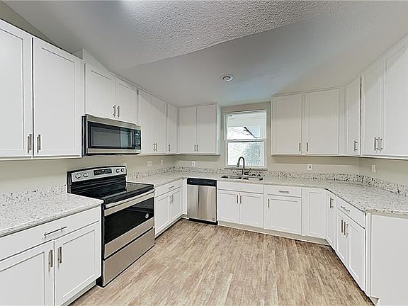 5th image of 713 Riverbend Blvd