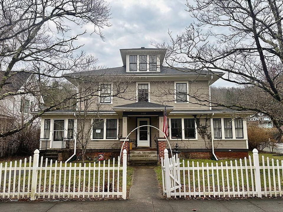 1st image of 208 Main St