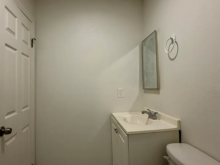 2524 Lancaster Ave — Photo 10