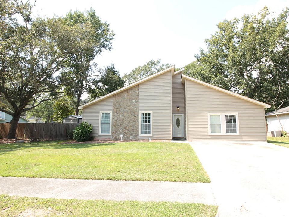 1st image of 116 Surrey Dr