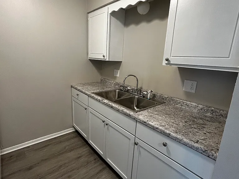 1900 Sheridan Rd #9 — Photo 8
