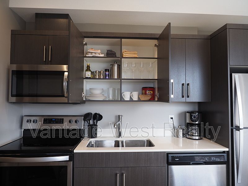 1st image of 925 Leon Ave #522