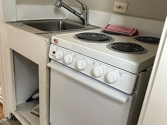 4th image of 79 Mechanic St #6