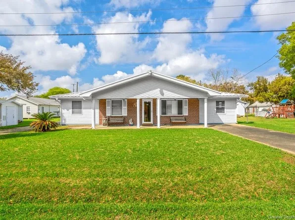 206 S 2nd St, Gueydan, LA 70542