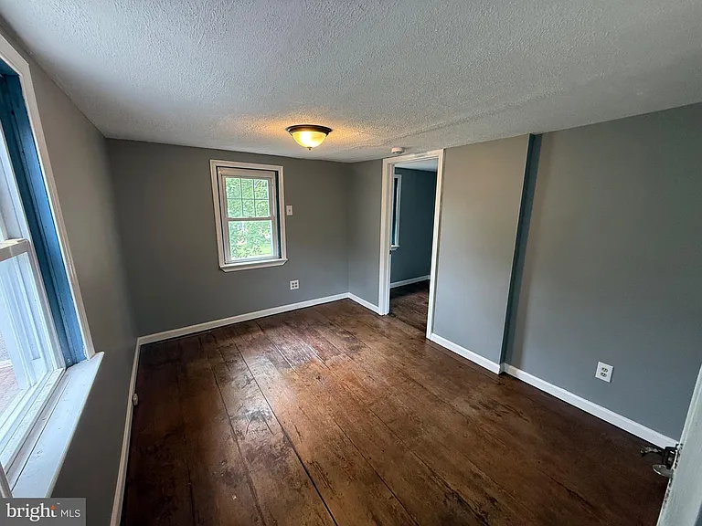 1094 Kings Hwy — Photo 13