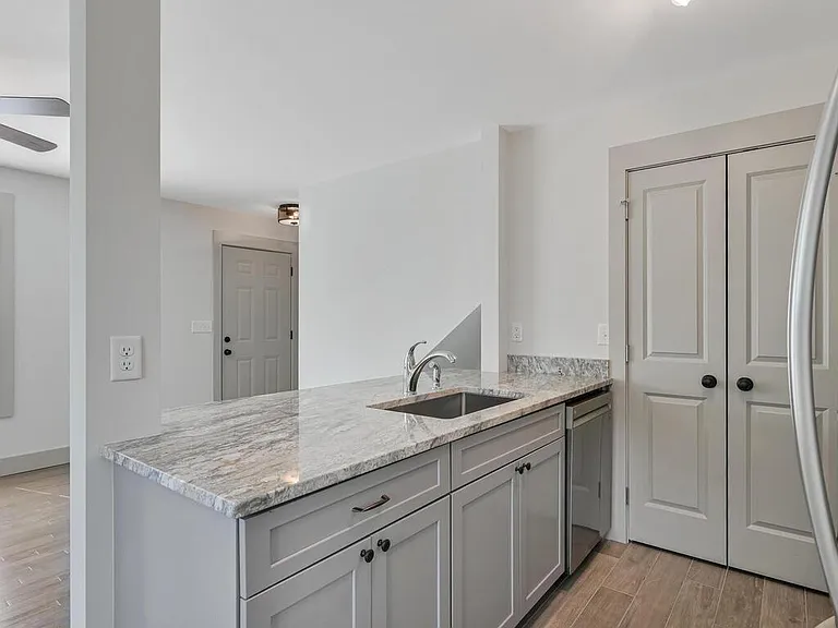 11 Fernwood Ave #2 — Photo 8