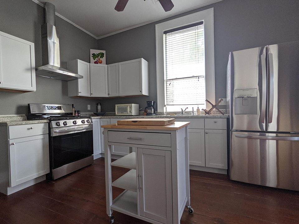 1st image of 1233 Spain St