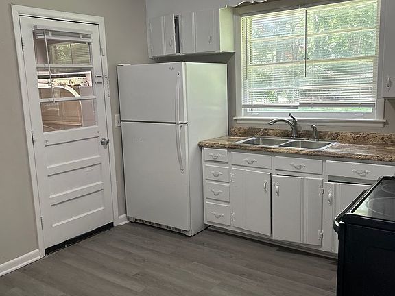2nd image of 2022 Cypress Dr