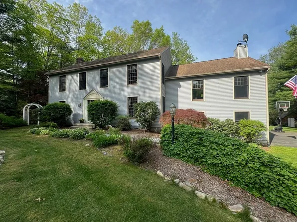 9 Pheasant Run, Granby, CT 06060