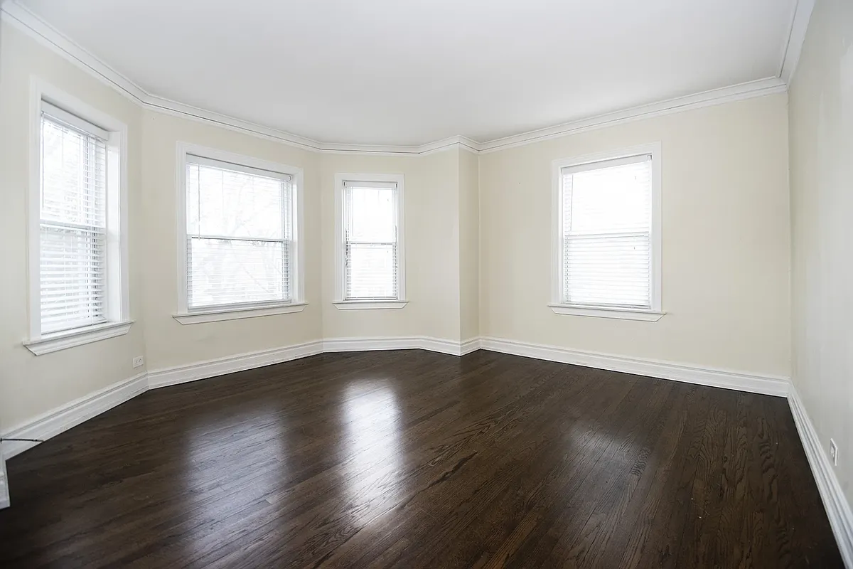 Building Photo - 3702 N Hoyne Ave #3
