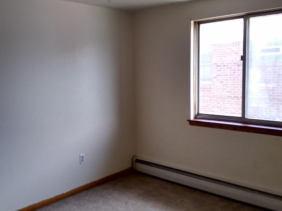 5th image of 346 Robert Dr