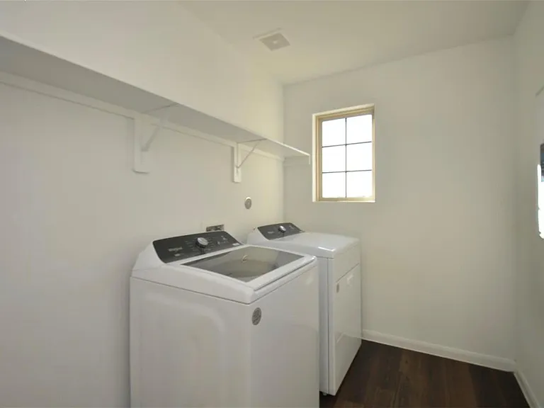 16439 Big Hickory Dr — Photo 19