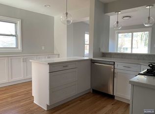 121 Longview Ave, Leonia, NJ 07605