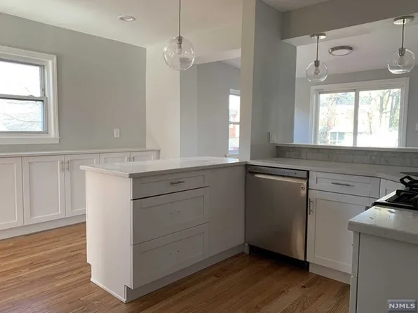 121 Longview Ave, Leonia, NJ 07605