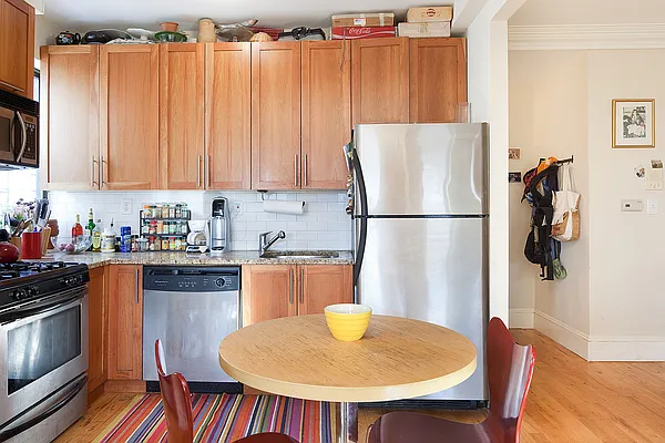 Sold by aptsandlofts.com | media 18