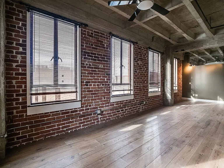 114 W Adams St #610 — Photo 13