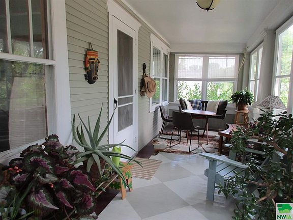4th image of 1901 Heights Ave