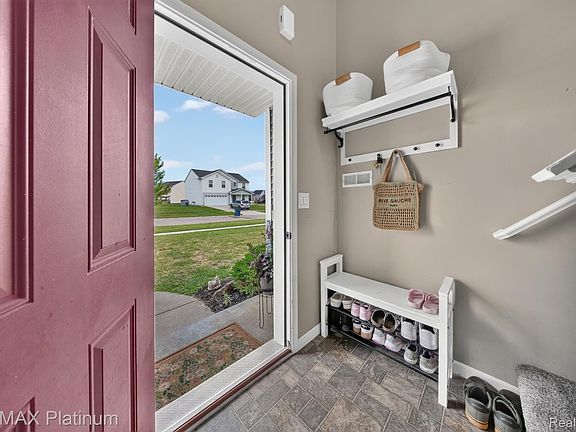 4th image of 354 Saddlebrook Dr