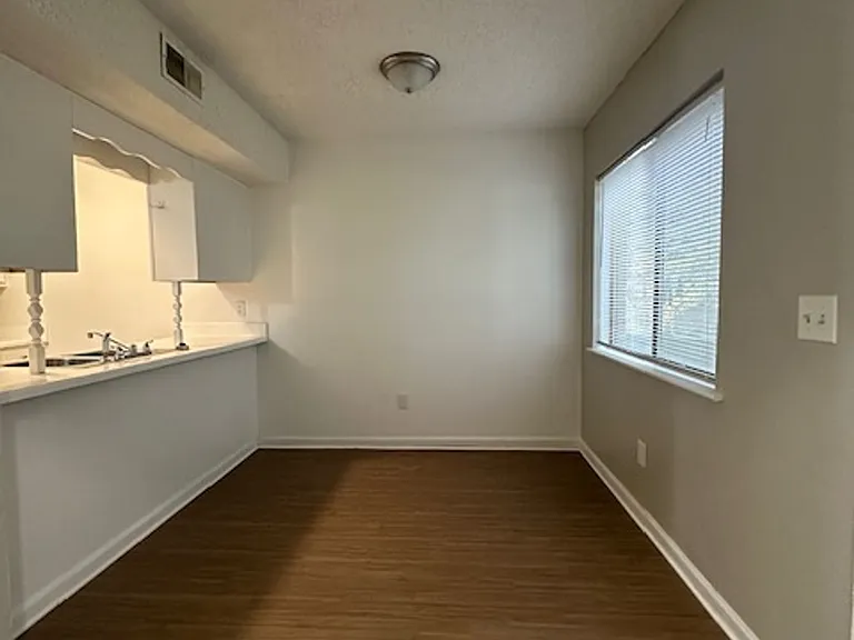 Oakview Townhomes — Photo 13