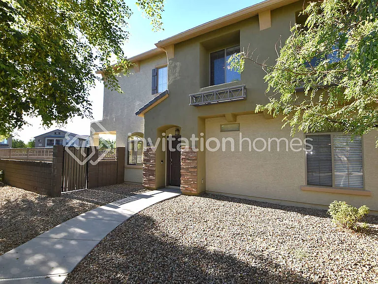 421 N 168th Ln — Photo 1