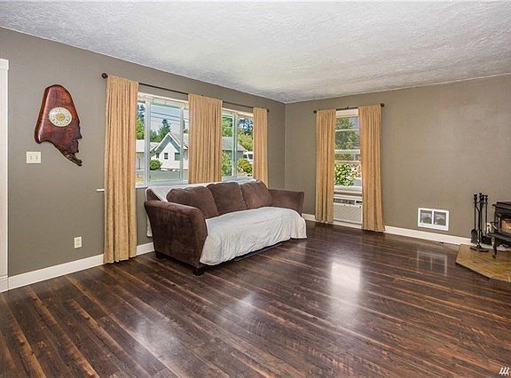5th image of 244 Pioneer Ave NE