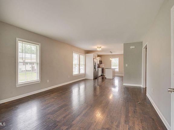 4th image of 426 Highland Rd W