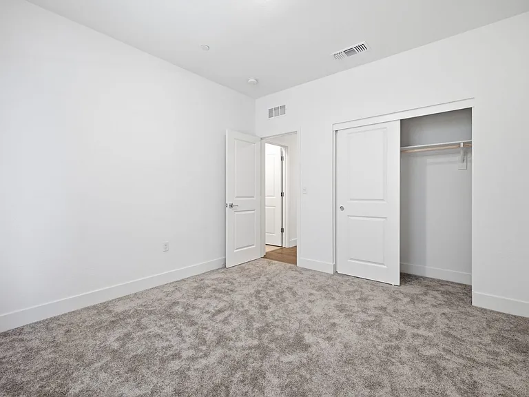 2681 Dashwood St — Photo 24