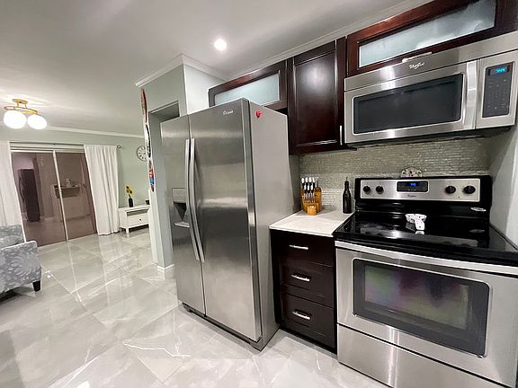 4th image of 8921 NW 28th Dr APT D